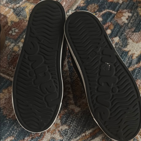 New Balance, Native and Ugg leather boots. - Picture 8 of 15